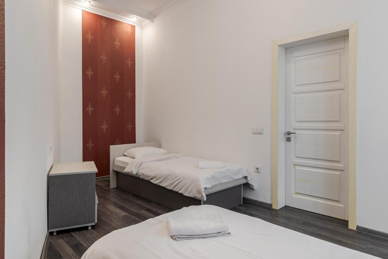 Halytska Apartment Lviv Bagian luar foto