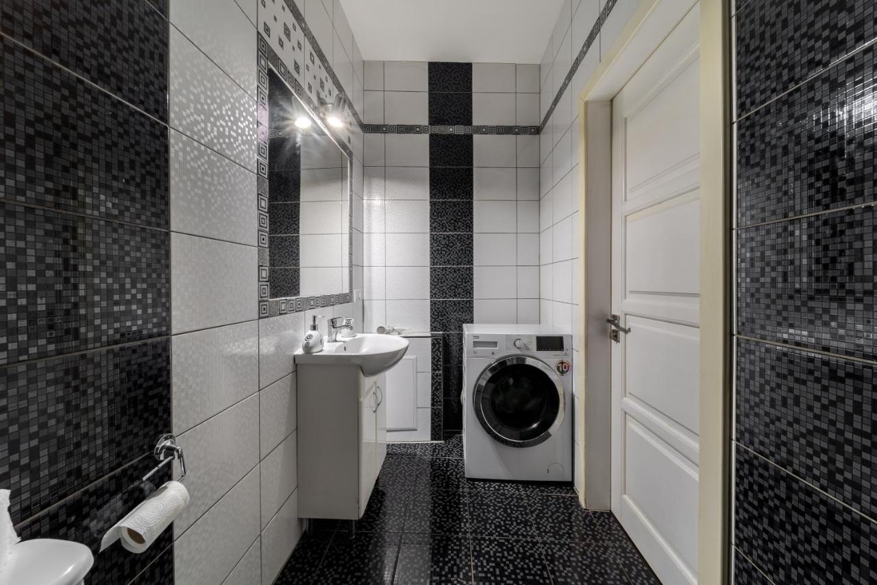 Halytska Apartment Lviv Bagian luar foto